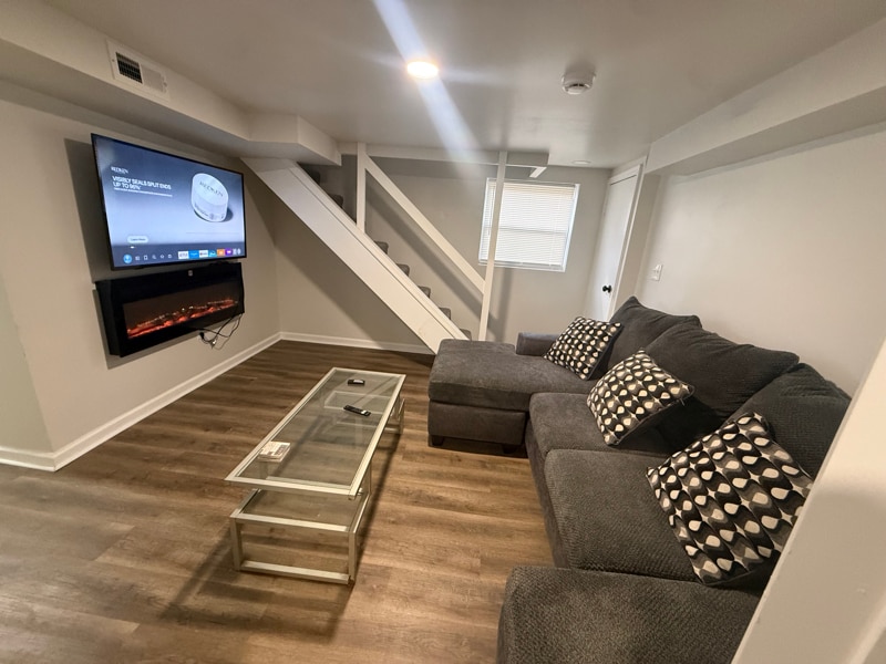 Building Photo - 1 Maple Ave