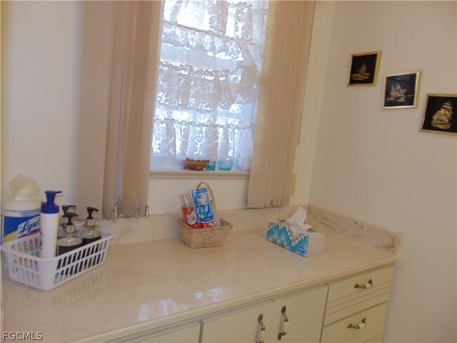 Building Photo - 1092 Riverbend Dr