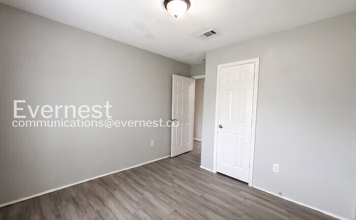 Building Photo - 8117 Richland Dr