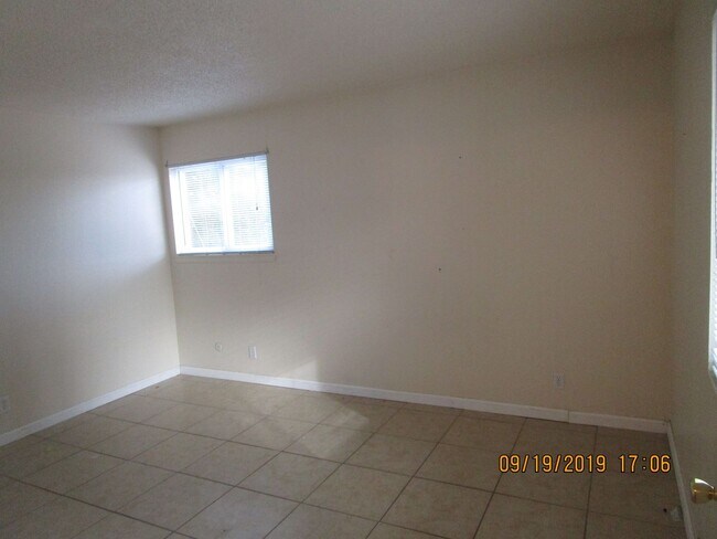 Building Photo - 906-906 Los Reyes Ct SE