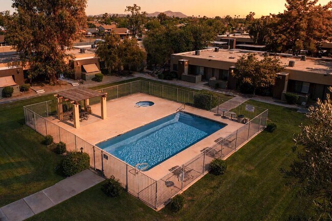 Building Photo - Union Hills Estates