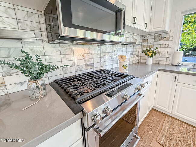 Building Photo - 1915 Woodside Dr