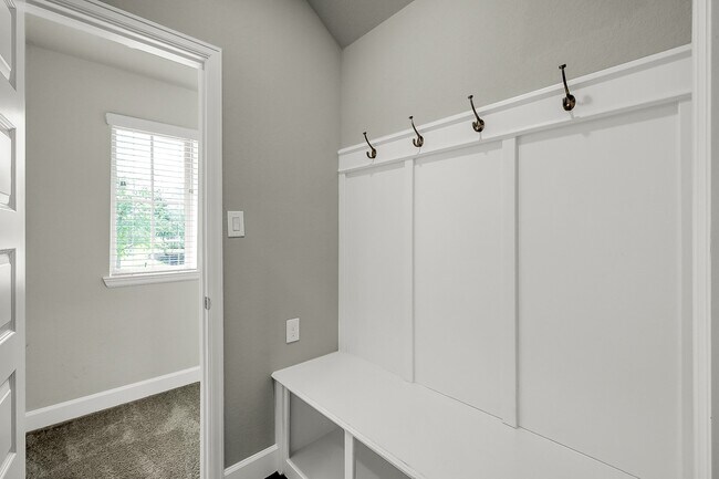 Building Photo - 328 Rise Ln