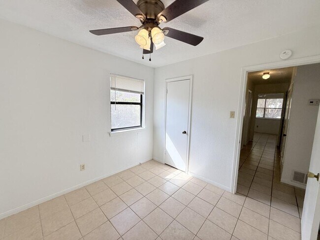 Building Photo - 206 Jason Dr