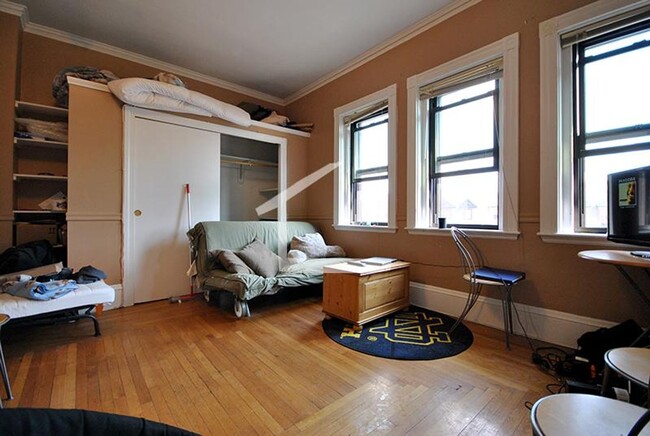 Building Photo - Renovated BU / Kenmore Sq  2 Bedroom on Ba...