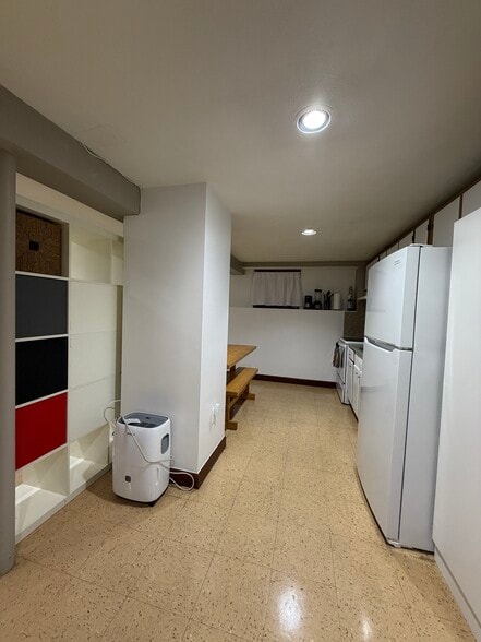 Building Photo - 223 Hurley St