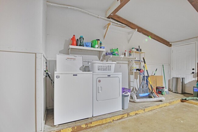 Building Photo - 2007 68th St