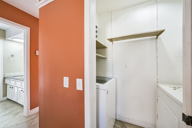 Building Photo - 4708 N Cashel Cir