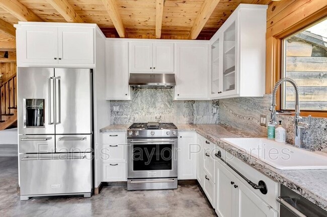 Building Photo - 2689 Daisy Ln