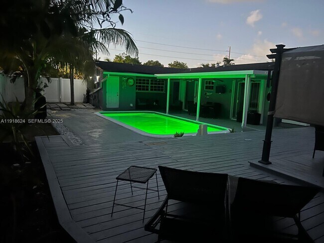 Building Photo - 4420 NW 30th Ct