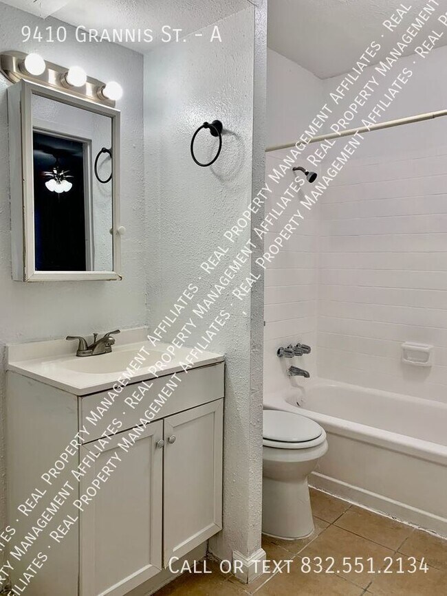 Building Photo - 9410 Grannis St