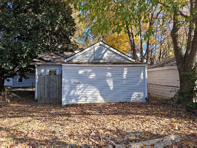 Building Photo - 3506 Kahlert Ave