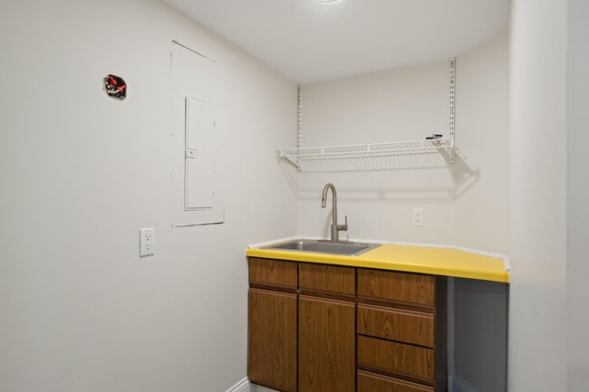 Building Photo - 1018 Bonnie Brae Ln