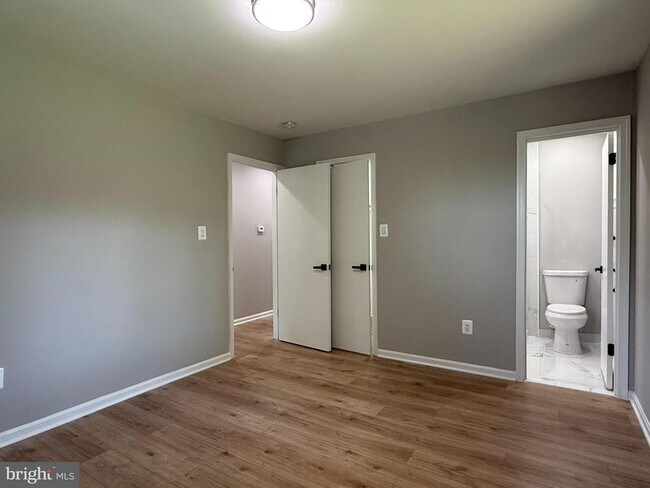 Building Photo - 5507 Kings Park Dr