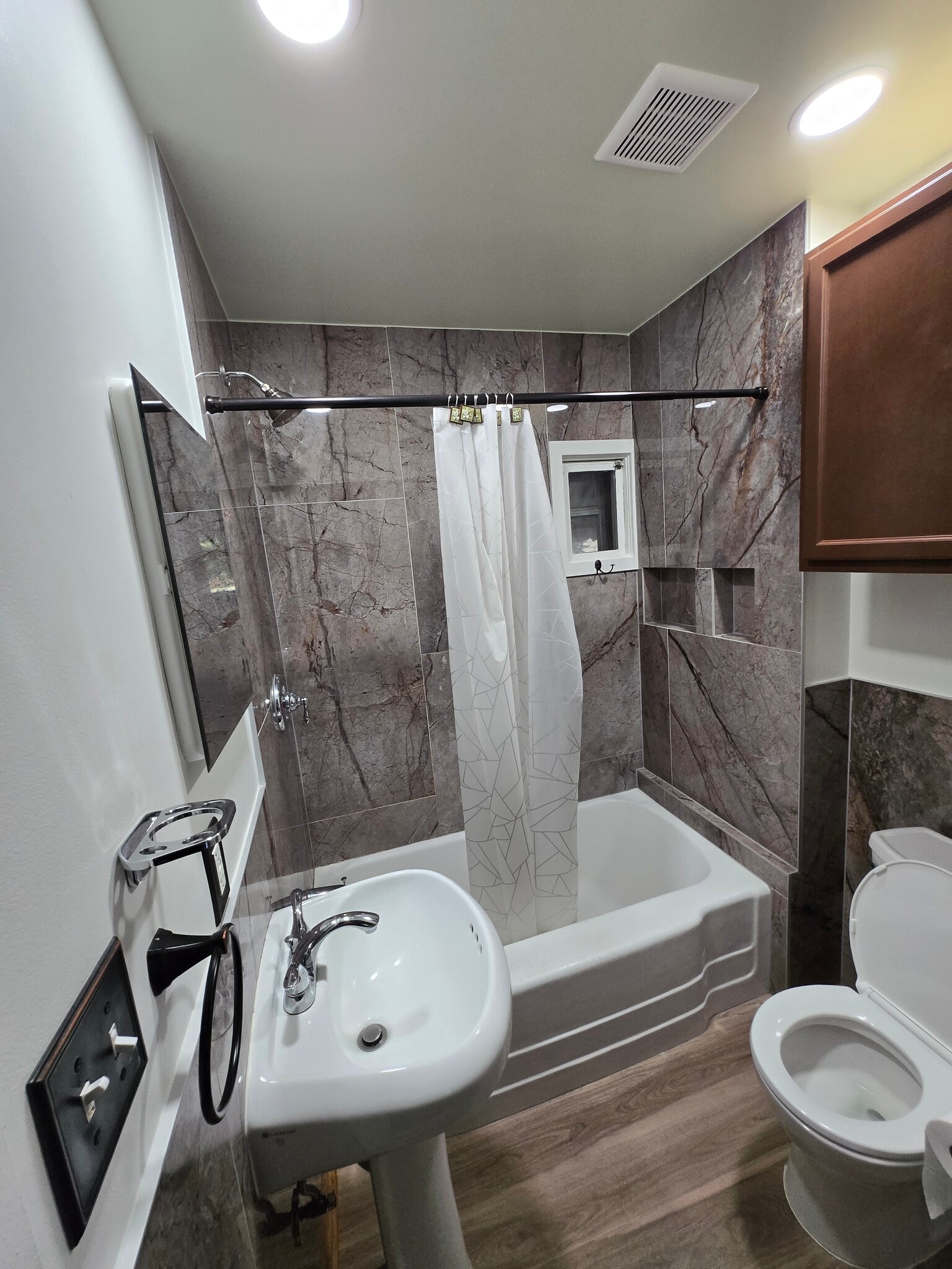 Building Photo - 2325 Reading Rd