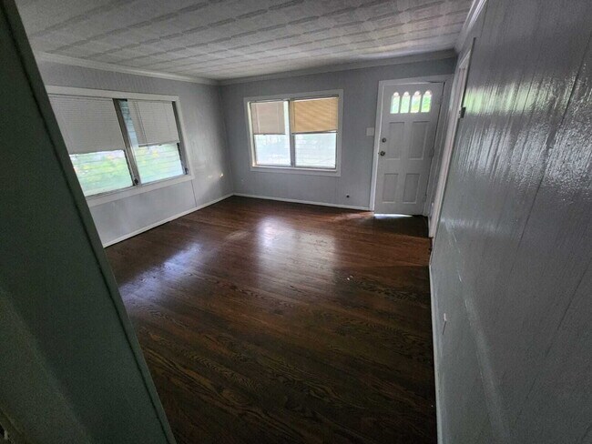 Building Photo - "Charming 2-Bedroom Home in Flordell Hills – Cozy Living with 996 Sq Ft of Comfort!"