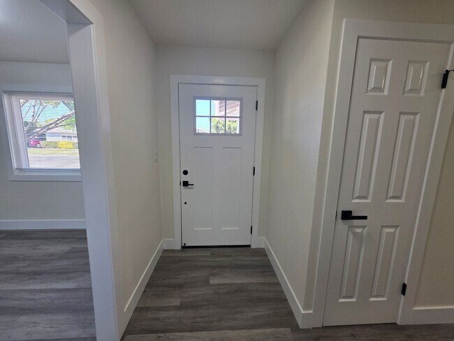 Building Photo - Remodeled Single Story in College neighborhood!