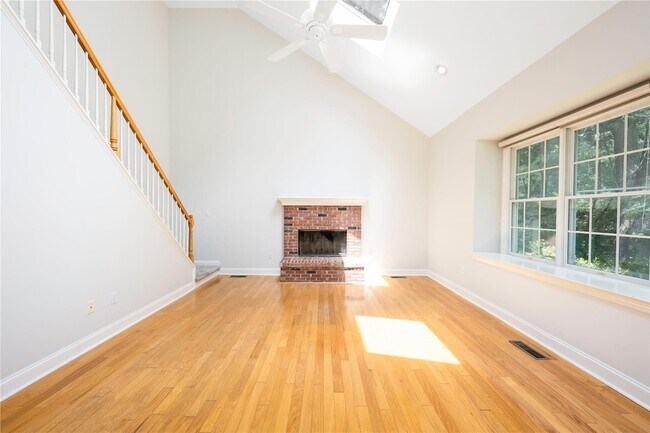Building Photo - 46 McGuiness Ln