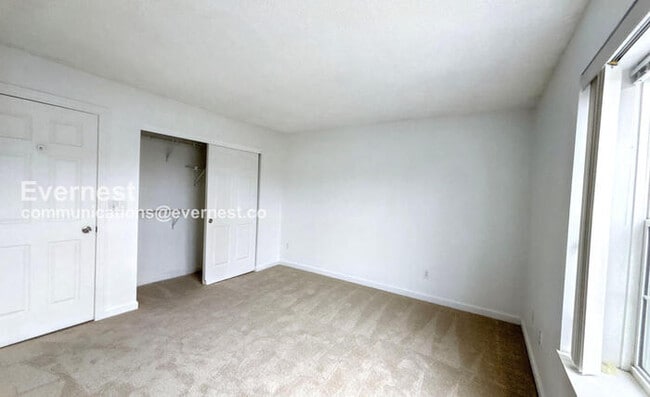 Building Photo - Spacious Condo with Modern Amenities and Garage Parking