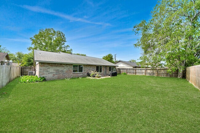 Building Photo - 10327 Sageburrow Dr