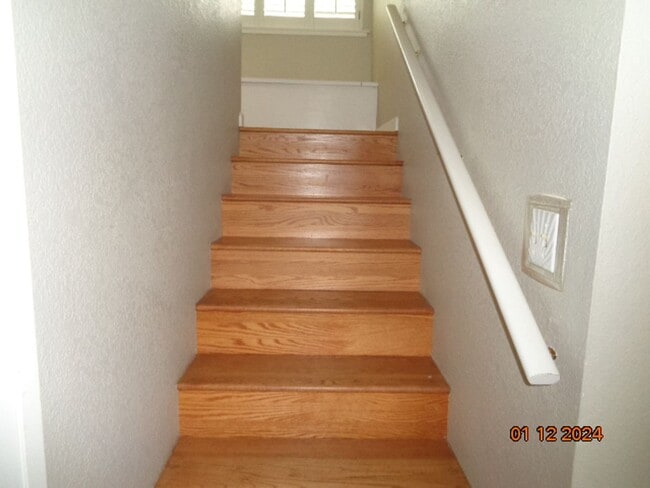 Building Photo - 1250 Redwood Ct