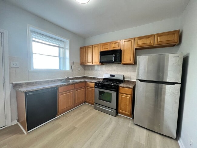 Building Photo - 2Bd/ 1Bth House!! SECTION 8 ONLY!!