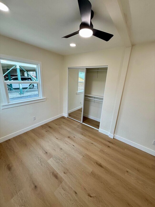 Building Photo - Completely Remodeled Single Family House!