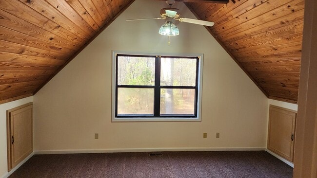 Building Photo - Home Located in Hamilton, Close to Lake Harding!