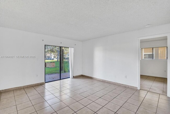 Building Photo - 351 Palm Way