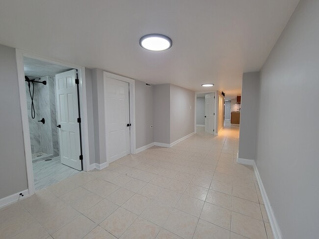 Building Photo - 3039 S Throop St