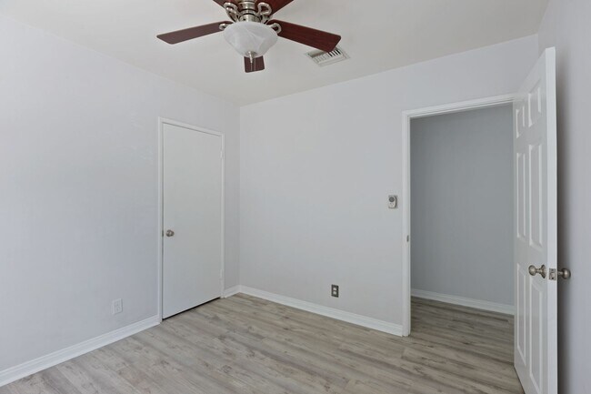 Building Photo - Beautiful 3-Bedroom Home with Pool in Tarzana!