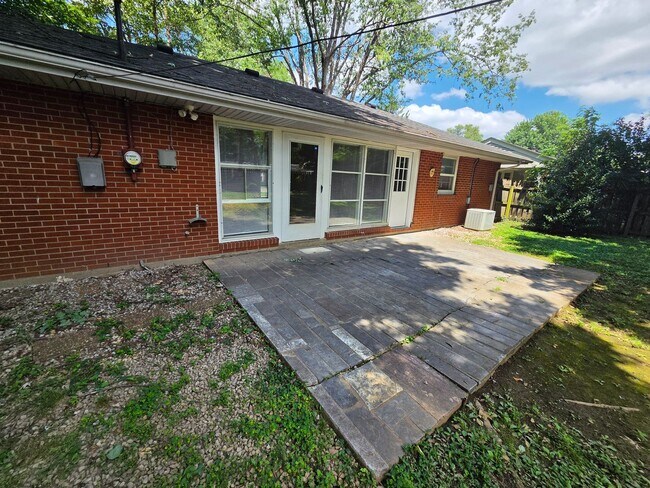 Building Photo - 3135 Rosedale Blvd