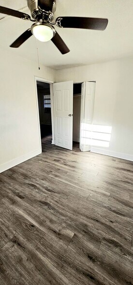 Building Photo - 1715 NW 8th Ct