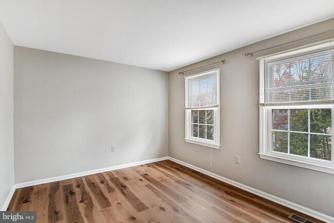 Building Photo - 5847 New England Woods Dr