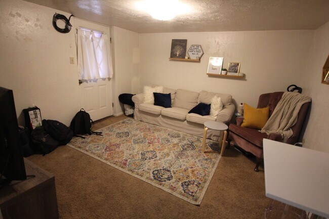 Building Photo - Married Apartment close to BYU Campus