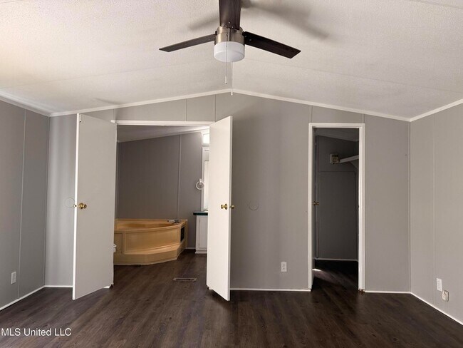 Building Photo - 505 Hillview Ct