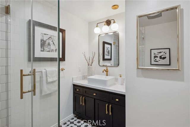 Building Photo - 30047 Knoll View Dr