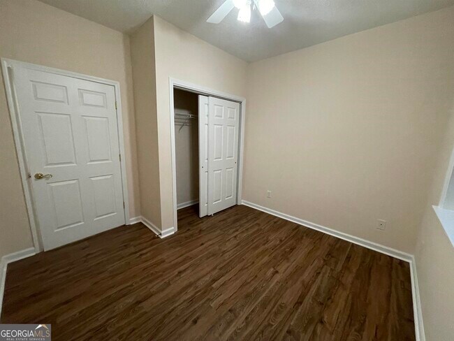 Building Photo - 124 Cottesford Dr SW