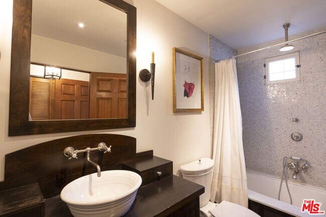 Building Photo - 1407 N Beverly Dr