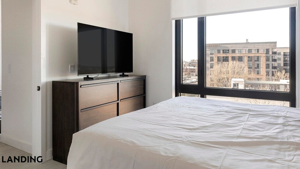 Building Photo - 1007 S Mint St