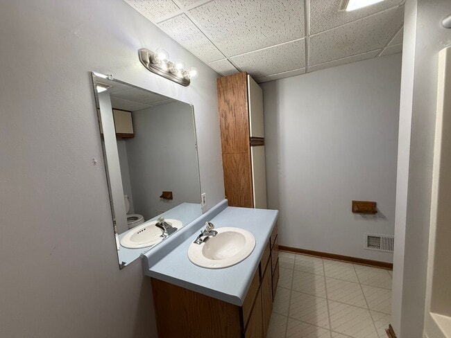 Building Photo - Bloomington 4 Bed 3 Bath SF Home available...