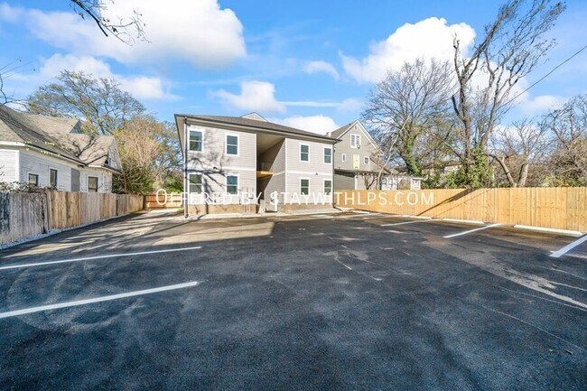 Building Photo - 1571 Court Ave