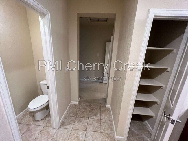 Building Photo - 8159 S Akron Ct
