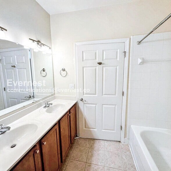 Building Photo - 525 E Grace St