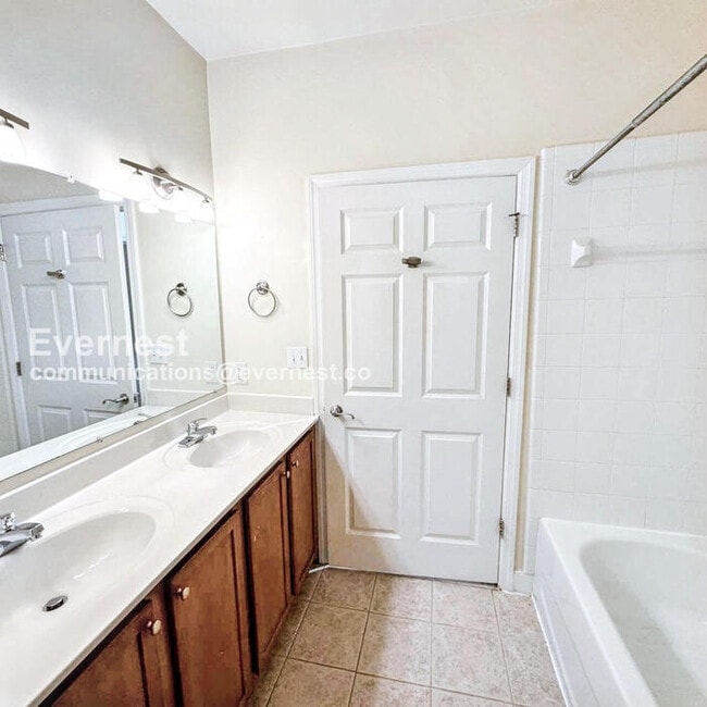 Building Photo - 525 E Grace St