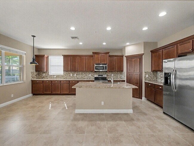 Building Photo - 12115 SW Bennington Cir