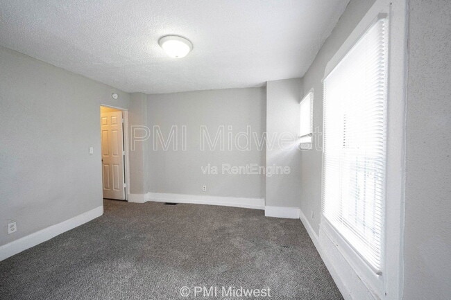 Building Photo - 240 N Beville Ave