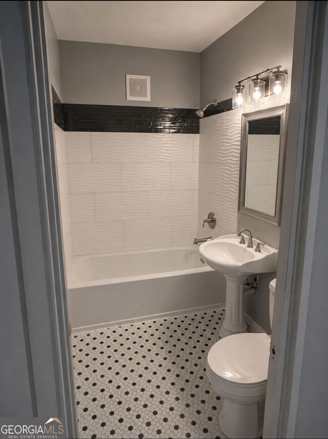 Building Photo - 102 Cactus Hill Cir