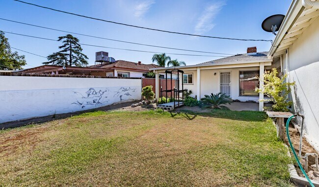 Building Photo - Charming 2 Bed / 2 Bath Home with Trailer Parking – Sanger, CA