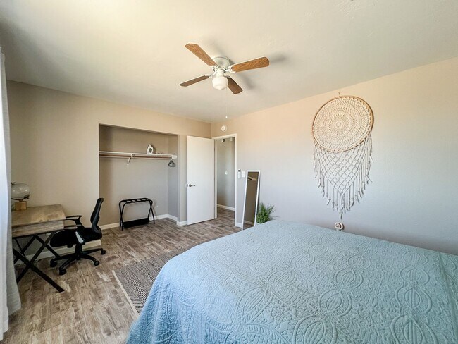 Building Photo - Joshua Tree Home with Desert Views